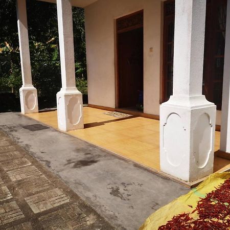 Sithu Guesthouse Bentota Exterior photo